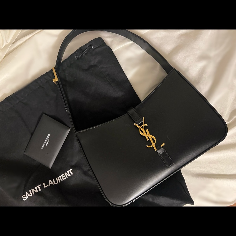 Smooth black 5 á 7 ysl hobo bag